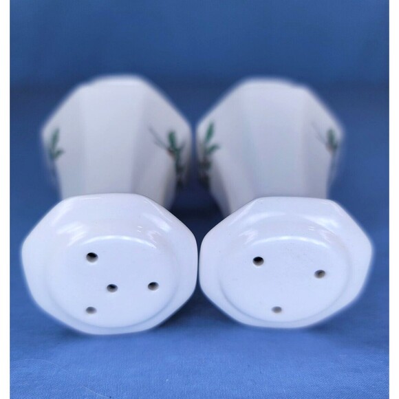 Christmastime Salt & Pepper Shakers NIKKO Japan Holly Berry White Christmas - Picture 4 of 7